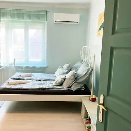 Julesence Apartman Lesencetomaj